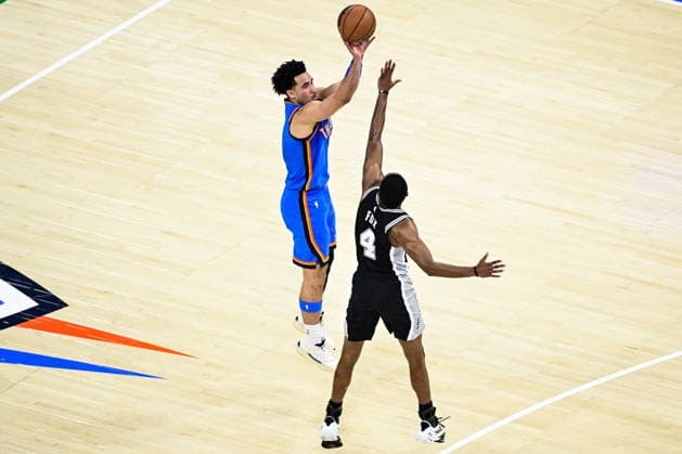 NBA, Basketball Herren, USA West Conference Finals Game 7 - San Antonio Spurs at Oklahoma City Thunder Oklahoma City Thunder guard Jared McCain (L) shoots against San Antonio Spurs guard De aaron Fox (R) during game 7 of the NBA West Conference Finals between Oklahoma City Thunder and San Antonio Spurs in Oklahoma City, Oklahoma, USA, 30 May 2026. Oklahoma City United States  Copyright: xGERALDxLEONGx