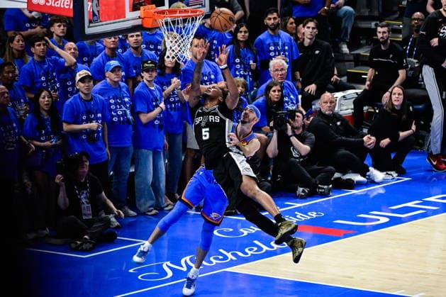 NBA, Basketball Herren, USA West Conference Finals Game 7 - San Antonio Spurs at Oklahoma City Thunder Oklahoma City Thunder guard Alex Caruso (rear) fouls San Antonio Spurs guard Stephon Castle (front) during game 7 of the NBA West Conference Finals between Oklahoma City Thunder and San Antonio Spurs in Oklahoma City, Oklahoma, USA, 30 May 2026. Oklahoma City United States  Copyright: xGERALDxLEONGx