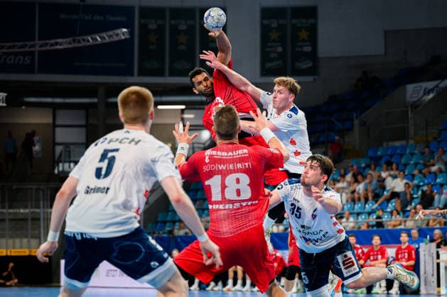 Bietigheim HBL 25 26 SG BBM Bietigheim VfL Potsdam Djibril M™Bengue Bietigheim with the pass to Fabian Wiederstein Bietigheim Bietigheim Bissingen Egetrans Arena Baden Württemberg Germany