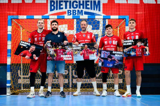 Bietigheim HBL 25 26 SG BBM Bietigheim VfL Potsdam v li Tom Wolf Bietigheim , Juan de la Pena Bietigheim , Coach Iker Romero Bietigheim , Max Prantner Bietigheim , Alen Hadzimuhamedovic Bietigheim Bietigheim Bissingen Egetrans Arena Baden Württemberg Germany