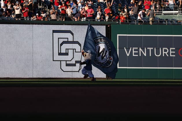 May 30, 2026, Washington D.C, District Of Columbia, United States: Washington, DC; Washington Nationals mascot, Screech, runs with the team flag after the Major League Baseball game between the Washington Nationals and the San Diego Padres at Nationals Park on Saturday, May 30, 2026. The Nationals beat the Padres 9-4. Washington D.C United States - ZUMAp258 20260530_znp_p258_062 Copyright: xStevexPrakopex