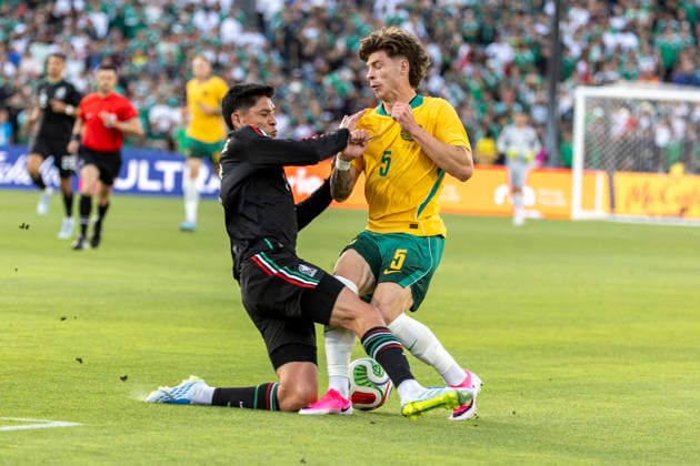 May 30, 2026, Pasadena, California, USA: Mexico s Edson Alvarez (4) and Australia s Jordan Bos (5) vie for the ball during a MexTour Sendoff Match at Rose Bowl on Saturday, May 30, 2026 in Pasadena, Calif. MexTour Sendoff Match: Mexico Vs Australia  - ZUMAc68_ 20260530_zaf_c68_007 Copyright: xRingoxChiux