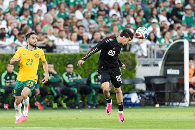 May 30, 2026, Pasadena, California, USA: MexicoÃ¢â‚¬â ¢s Mateo Chavez Garcia (20) heads the ball away from Australia s Jacob Italiano (23) during a MexTour Sendoff Match at Rose Bowl on Saturday, May 30, 2026 in Pasadena, Calif. MexTour Sendoff Match: Mexico Vs Australia  - ZUMAc68_ 20260530_zaf_c68_011 Copyright: xRingoxChiux