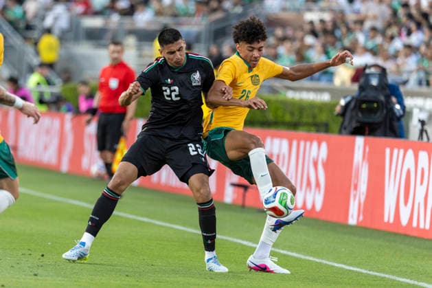 May 30, 2026, Pasadena, California, USA: MexicoÃ¢â‚¬â ¢s Guillermo Martinez (22) and Australia s Lucas Herrington (26) vie for the ball during a MexTour Sendoff Match at Rose Bowl on Saturday, May 30, 2026 in Pasadena, Calif. MexTour Sendoff Match: Mexico Vs Australia  - ZUMAc68_ 20260530_zaf_c68_020 Copyright: xRingoxChiux