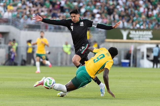 May 30, 2026, Pasadena, California, USA: Mexico s Edson Alvarez (4) and Australia s Mohamed Toure (9) vie for the ball during a MexTour Sendoff Match at Rose Bowl on Saturday, May 30, 2026 in Pasadena, Calif. MexTour Sendoff Match: Mexico Vs Australia  - ZUMAc68_ 20260530_zaf_c68_021 Copyright: xRingoxChiux