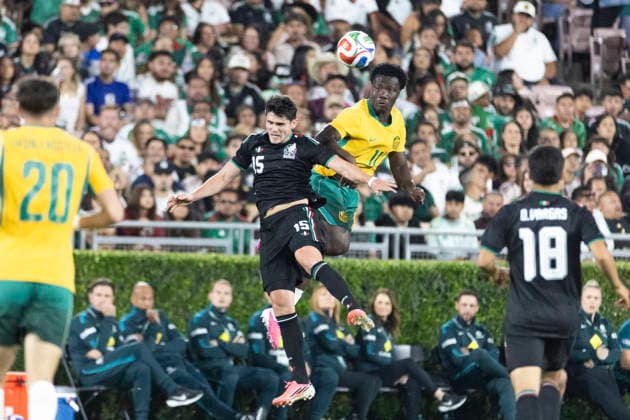 May 30, 2026, Pasadena, California, USA: MexicoÃ¢â‚¬â ¢s Israel Reyes (15) and Australia s Nestory Irankunda (11) vie for the ball during a MexTour Sendoff Match at Rose Bowl on Saturday, May 30, 2026 in Pasadena, Calif. MexTour Sendoff Match: Mexico 1:0 Australia  - ZUMAc68_ 20260530_zaf_c68_031 Copyright: xRingoxChiux