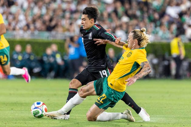 May 30, 2026, Pasadena, California, USA: MexicoÃ¢â‚¬â ¢s Gilberto Mora (19) and Australia s Jackson Irvine (22) vie for the ball during a MexTour Sendoff Match at Rose Bowl on Saturday, May 30, 2026 in Pasadena, Calif. MexTour Sendoff Match: Mexico 1:0 Australia  - ZUMAc68_ 20260530_zaf_c68_032 Copyright: xRingoxChiux
