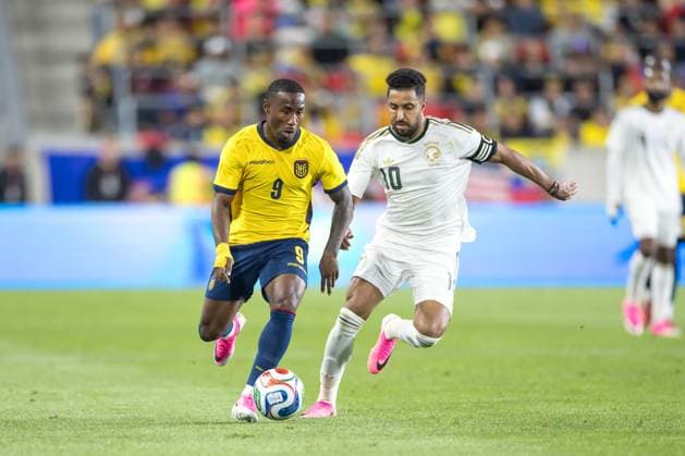 Ecuador and Saudi Arabia in an International Friendly, Länderspiel, Nationalmannschaft match in the United States. John Yeboah player of Ecuador and Salem Al-Dawsari player of Saudi Arabi during the match between Ecuador and Saudi Arabia in an international friendly at Sports Illustrated Stadium in the city of Harrison, New Jersey, United States, on Saturday, May 30, 2026. HARRISON Sports Illustrated Stadium NJ UNITED STATES Copyright: xWilliamxVolcovx