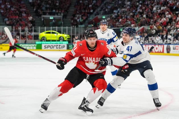xxkeikkaxx 20260530 Swiss Life Arena, Zurich, Switzerland. IIHF Ice hockey, Eishockey World Championships Semifinal match Canada vs Finland Dylan Holloway (81) of Team Canada and Ville Heinola (41) of Team Finland battle for position while chasing the loose puck. Photo by Pasi Suokko All Over Press  1.06241262