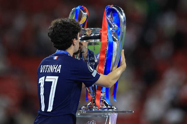 Paris Saint-Germain v Arsenal, Champions League, Final Paris Saint-Germain Midfielder Vitinha (17) Kisses The UEFA Champions League Trophy during the Champions League Final match between Paris Saint-Germain and Arsenal at Puskas Arena Park, Budapest, Hungary on 30 May 2026. Budapest Puskas Arena Park Hungary Editorial use only , Copyright: xChrisxFoxwellx PSI-24308-0111