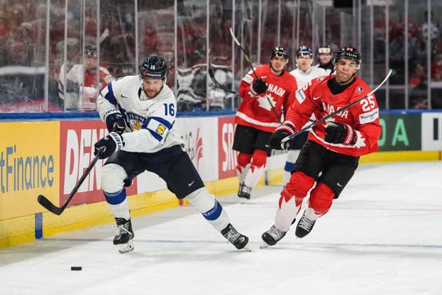 xxkeikkaxx 20260530 Swiss Life Arena, Zurich, Switzerland. IIHF Ice hockey, Eishockey World Championships Semifinal match Canada vs Finland Aleksander Barkov (16) of Team Finland carries the puck in the offensive zone while being pursued by Darnell Nurse (25) of Team Canada. Photo by Pasi Suokko All Over Press  1.06241326