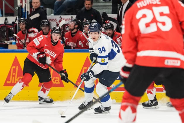 xxkeikkaxx 20260530 Swiss Life Arena, Zurich, Switzerland. IIHF Ice hockey, Eishockey World Championships Semifinal match Canada vs Finland Aatu Räty (34) of Team Finland carries the puck in the offensive zone. Photo by Pasi Suokko All Over Press  1.06241240