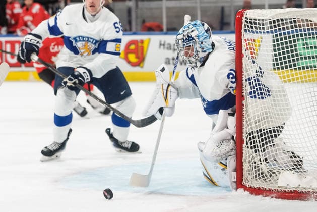 xxkeikkaxx 20260530 Swiss Life Arena, Zurich, Switzerland. IIHF Ice hockey, Eishockey World Championships Semifinal match Canada vs Finland Justus Annunen (31) of Team Finland is about to swat the puck away from his net. Photo by Pasi Suokko All Over Press  1.06241259
