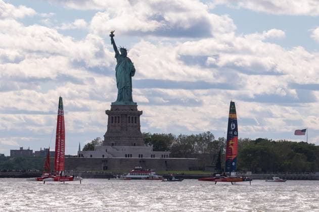 RECORD DATE NOT STATED 2026 Rolex SailGP Championship Mubadala New York Sail Grand Prix (NEW) 2026 Rolex SailGP Championship Mubadala New York Sail Grand Prix. May 30, 2026, New York, New York, USA: (L-R) Team Emirates GBR and team Spain Los Gallos SailGP boats compete in Race 2 during Day 1 of the Mubadala New York Sail Grand Prix at New York Harbor on May 30, 2026 in New York City. (Credit: M10s TheNews2)(Foto: M10S Thenews2 imago images) SPO  Copyright: xM10sx