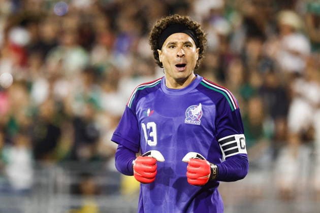 International Friendly, Länderspiel, Nationalmannschaft - Mexico vs Australia Mexico goalkeeper Guillermo Ochoa (13) celebrates after his team s victory in an international friendly match against Australia at the Rose Bowl stadium in Los Angeles, California, USA, 30 May 2026. Mexico won 1-0. LOS ANGELES CALIFORNIA UNITED STATES  Copyright: xCHRISxTORRESx