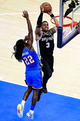 NBA, Basketball Herren, USA West Conference Finals Game 7 - San Antonio Spurs at Oklahoma City Thunder San Antonio Spurs forward guard Keldon Johnson shoots against Oklahoma City Thunder guard Cason Wallace during Game 7 of the NBA West Conference Finals between Oklahoma City Thunder and San Antonio Spurs in Oklahoma City, USA, 30 May 2026 (issued 31 May 2026). Oklahoma City United States  Copyright: xGERALDxLEONGx