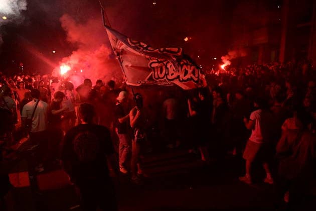 PSG fans clash with police in Paris during UEFA Champions League victory celebrations PARIS, FRANCE - MAY 30: Paris Saint-Germain (PSG) supporters clash with police during celebrations following the team s UEFA Champions League victory in Paris, France on May 30, 2026. While thousands gathered to mark the win, groups of fans engaged in unrest, leading to property damage, fires, and clashes with law enforcement. Mohamad Salaheldin Abdelg Alsayed Anadolu Paris France. Editorial use only. Please get in touch for any other usage.  Copyright: x2026xAnadoluxMohamadxSalaheldinxAbdelgxAlsayedx