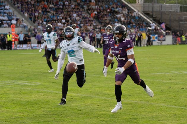 30 05 2026, xhfmx, American Football EFA European Football Alliance, Frankfurt Galaxy Munich Ravens v l Christoph Nitzlnader Munich Ravens, 2 Ahsan Moore Frankfurt Galaxy, 14 DFL DFB REGULATIONS PROHIBIT ANY USE OF PHOTOGRAPHS as IMAGE SEQUENCES and or QUASI VIDEO Frankfurt am Main