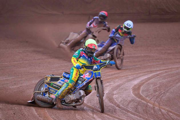Speedway GP Qualifying Round 3 Jack Holder of Australia in white leads Mario Hausl of Germany in yellow and Adam Ellis of Great Britain in red during the Speedway GP Qualifying Round 3 at Allied Ashfield Stadium in Glasgow, on May 30, 2026. Scunthorpe Lincolnshire United Kingdom  Copyright: xMIxNewsx originalFilename:fletcher-speedway260530_npJvv.jpg