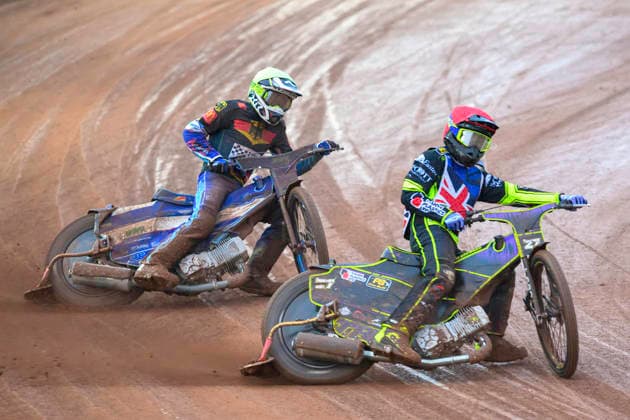 Speedway GP Qualifying Round 3 Tom Brennan of Great Britain in red leads Mario Hausl of Germany in yellow during the Speedway GP Qualifying Round 3 at Allied Ashfield Stadium in Glasgow, Scotland, on May 30, 2026. Scunthorpe Lincolnshire United Kingdom  Copyright: xMIxNewsx originalFilename:fletcher-speedway260530_np4md.jpg