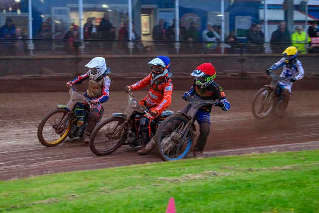 Speedway GP Qualifying Round 3 Mario Hausl of Germany in red rides inside Sven Cerjak of Slovenia in blue and Lasse Fredriksen of Norway in white, with Antti Vuolas of Finland in yellow behind, during the Speedway GP Qualifying Round 3 at Allied Ashfield Stadium in Glasgow, Scotland, on May 30, 2026. Scunthorpe Lincolnshire United Kingdom  Copyright: xMIxNewsx originalFilename:fletcher-speedway260530_npdPe.jpg