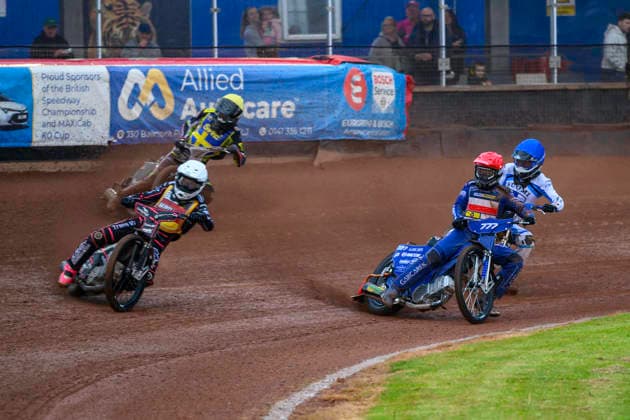 Speedway GP Qualifying Round 3 Kai Huckenbeck of Germany in white leads Piotr Pawlicki of Poland in red, Casper Henriksson of Sweden in yellow, and Antti Vuolas of Finland in blue during the Speedway GP Qualifying Round 3 at Allied Ashfield Stadium in Glasgow, Scotland, on May 30, 2026. Scunthorpe Lincolnshire United Kingdom  Copyright: xMIxNewsx originalFilename:fletcher-speedway260530_npJRI.jpg
