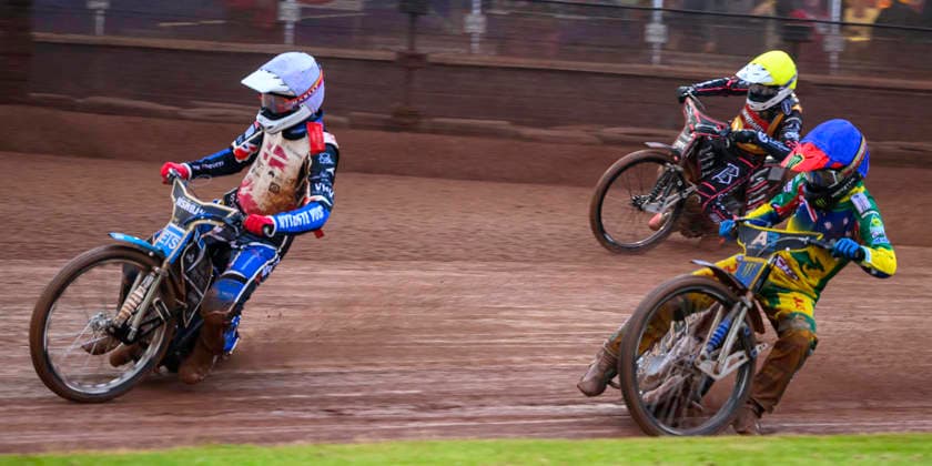 Speedway GP Qualifying Round 3 Frederik Jacobsen of Denmark in white leads Jack Holder of Australia in blue and Kai Huckenbeck of Germany in yellow during the Speedway GP Qualifying Round 3 at Allied Ashfield Stadium in Glasgow, Scotland, on May 30, 2026. Scunthorpe Lincolnshire United Kingdom  Copyright: xMIxNewsx originalFilename:fletcher-speedway260530_npyYE.jpg