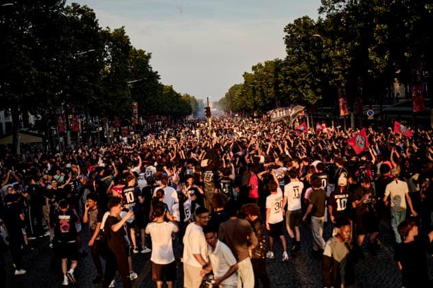 Paris supporters celebrate PSG s victory in 2026 Champions League on Champs-Elysees, on May 30, 2026. - 30 05 2026 - France Paris -  AntoninxBuratx xLexPictorium LePictorium_0335105
