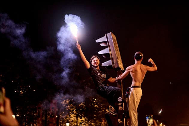 Paris supporters celebrate PSG s victory in 2026 Champions League on Champs-Elysees, on May 30, 2026. - 30 05 2026 - France Paris -  AntoninxBuratx xLexPictorium LePictorium_0335133