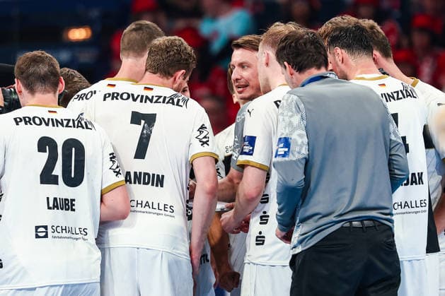 30 05 2026, xIAJx, Handball, EHF European League WINAMAX Finals, 1 Semi-final, Montpellier HB THW Kiel, Barclays Arena Filip Jicha THW Kiel, Head Coach during a time out Germany