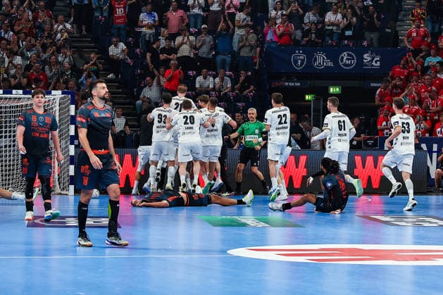 30 05 2026, xIAJx, Handball, EHF European League WINAMAX Finals, 1 Semi-final, Montpellier HB THW Kiel, Barclays Arena THW Kiel celebrates a last minute win, Montpellier HB players are disappointed after the 28 29 defeat Germany
