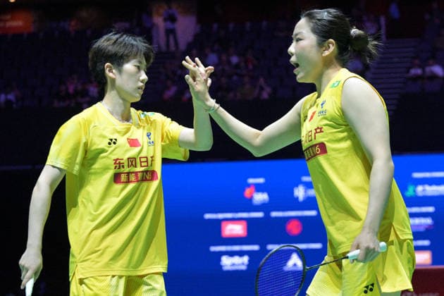 (260531) -- SINGAPORE, May 31, 2026 -- Jia Yifan Zhang Shuxian (L) celebrate scoring a point during the women s doubles final match between Jia Yifan Zhang Shuxian of China and Liu Shengshu Tan Ning of China at the Singapore Badminton Open 2026 in Singapore on May 31, 2026. (Photo by Xinhua) (SP)SINGAPORE-BADMINTON-SINGAPORE OPEN-WOMEN S DOUBLES-FINAL ThenxChihxWey 