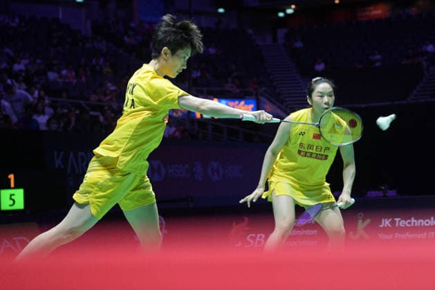 (260531) -- SINGAPORE, May 31, 2026 -- Jia Yifan Zhang Shuxian (L) compete during the women s doubles final match between Jia Yifan Zhang Shuxian of China and Liu Shengshu Tan Ning of China at the Singapore Badminton Open 2026 in Singapore on May 31, 2026. (Photo by Xinhua) (SP)SINGAPORE-BADMINTON-SINGAPORE OPEN-WOMEN S DOUBLES-FINAL ThenxChihxWey 