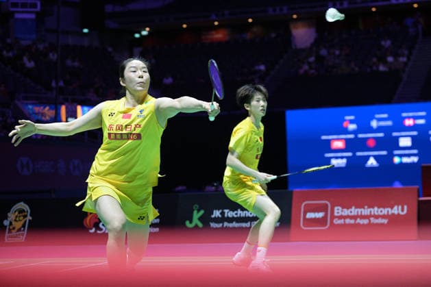 (260531) -- SINGAPORE, May 31, 2026 -- Jia Yifan (L) Zhang Shuxian compete during the women s doubles final match between Jia Yifan Zhang Shuxian of China and Liu Shengshu Tan Ning of China at the Singapore Badminton Open 2026 in Singapore on May 31, 2026. (Photo by Xinhua) (SP)SINGAPORE-BADMINTON-SINGAPORE OPEN-WOMEN S DOUBLES-FINAL ThenxChihxWey 