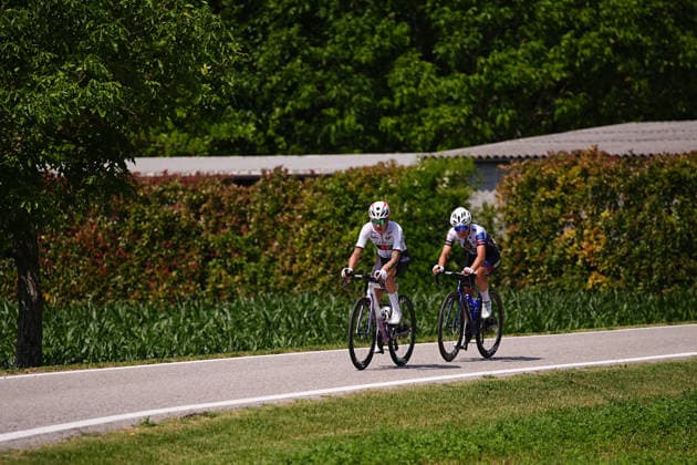 Afghanistan™s Fariba Hashimi of Vini Fantini - Bepink™s, Italy™s Giorgia Serena of Team Mendelspeck E-Work™s during Stage 2 of the Giro d™Italia Women, from Roncade to Caorle, Italy, Sunday, May 31, 2026  Copyright: xMarcoxAlpozzi LaPressex