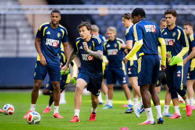 STOCKHOLM, SWEDEN 20260531 Isak Hien and Victor Nilsson Lindelöf during the mens national teams training at Strawberry Arena on Sunday, ahead of Mondays friendly match against Norway and the upcoming World Cup in the USA STOCKHOLM SWEDEN x10050x  Copyright: xPontusxLundahl TTx FOTBOLLSLANDSLAGET TRÄNING
