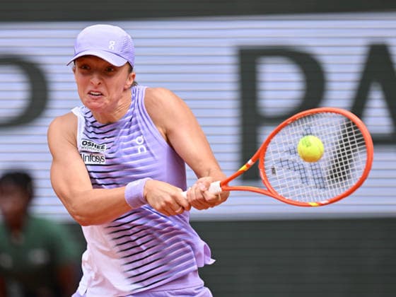 2026 French Open, Roland-Garros - Day 8 PARIS, FRANCE - MAY 31: Iga Swiatek of Poland in action against Marta Kostyuk of Ukraine during their Women s Singles fourth round match on Day Eight of the 2026 French Open tennis tournament at the Roland-Garros Complex in Paris on May 31, 2026. Mustafa Yalcin Anadolu Paris France. Editorial use only. Please get in touch for any other usage.  Copyright: x2026xAnadoluxMustafaxYalcinx