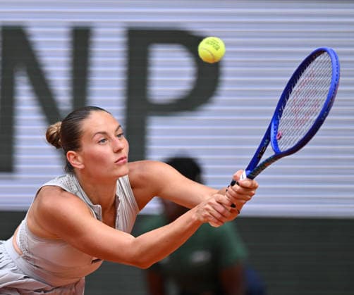 2026 French Open, Roland-Garros - Day 8 PARIS, FRANCE - MAY 31: Marta Kostyuk of Ukraine in action against Iga Swiatek of Poland during their Women s Singles fourth round match on Day Eight of the 2026 French Open tennis tournament at the Roland-Garros Complex in Paris on May 31, 2026. Mustafa Yalcin Anadolu Paris France. Editorial use only. Please get in touch for any other usage.  Copyright: x2026xAnadoluxMustafaxYalcinx