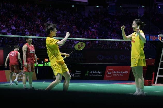 (260531) -- SINGAPORE, May 31, 2026 -- Jia Yifan (1st R) Zhang Shuxian celebrate after winning the women s doubles final match between Jia Yifan Zhang Shuxian of China and Liu Shengshu Tan Ning of China at the Singapore Badminton Open 2026 in Singapore on May 31, 2026. (Photo by Then Chih Wey Xinhua) (SP)SINGAPORE-BADMINTON-SINGAPORE OPEN-WOMEN S DOUBLES-FINAL DengxZhiwei 
