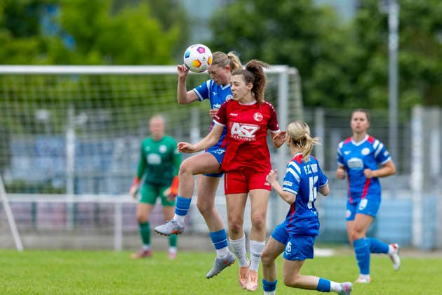 Regionalliga Nordost Frauen F C Hansa Rostock vs 1 FFV Erfurt Rostock 31 05 2026 Ronja Weißgärber 19 F C Hansa Rostock vs Jasmin Sautter 4 1 FFV Erfurt Regionalliga Nordost Frauen F C Hansa Rostock vs 1 FFV Erfurt Sportforum Leichtathletikstadion Rostock 31 05 2026 Copyright: xBEAUTIFULxSPORTS Duehringx