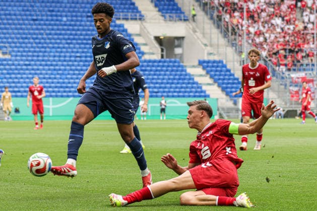 31 05 2026, xhettx, Fußball DM A Junioren , TSG 1899 Hoffenheim 1 FC Köln v l Jonathan Friemel 1 FC Köln U19, 3 grätscht den Ball vor Natnael Abraha TSG Hoffenheim U19, 2 DFL DFB REGULATIONS PROHIBIT ANY USE OF PHOTOGRAPHS as IMAGE SEQUENCES and or QUASI VIDEO