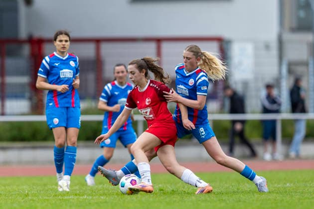Regionalliga Nordost Frauen F C Hansa Rostock vs 1 FFV Erfurt Rostock 31 05 2026 Jasmin Sautter 4 1 FFV Erfurt vs Ronja Weißgärber 19 F C Hansa Rostock Regionalliga Nordost Frauen F C Hansa Rostock vs 1 FFV Erfurt Sportforum Leichtathletikstadion Rostock 31 05 2026 Copyright: xBEAUTIFULxSPORTS Duehringx