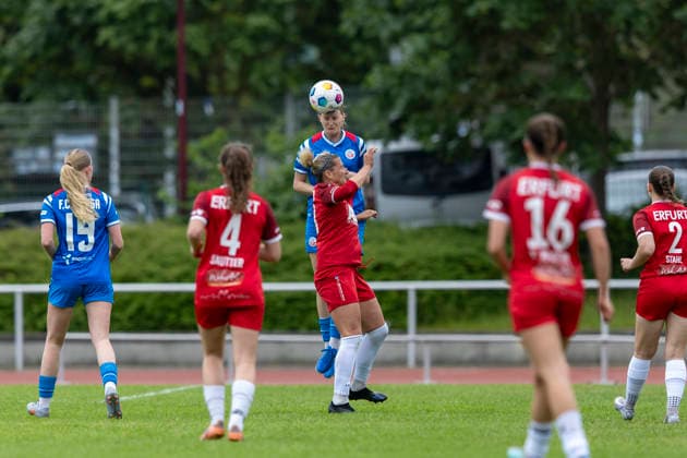 Regionalliga Nordost Frauen F C Hansa Rostock vs 1 FFV Erfurt Rostock 31 05 2026 Marie Schröter 14 F C Hansa Rostock vs Mandy Uhl 18 1 FFV Erfurt Regionalliga Nordost Frauen F C Hansa Rostock vs 1 FFV Erfurt Sportforum Leichtathletikstadion Rostock 31 05 2026 Copyright: xBEAUTIFULxSPORTS Duehringx