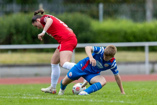 Regionalliga Nordost Frauen F C Hansa Rostock vs 1 FFV Erfurt Rostock 31 05 2026 Emily Nüßner 13 1 FFV Erfurt vs Celine Hanto 18 F C Hansa Rostock Regionalliga Nordost Frauen F C Hansa Rostock vs 1 FFV Erfurt Sportforum Leichtathletikstadion Rostock 31 05 2026 Copyright: xBEAUTIFULxSPORTS Duehringx