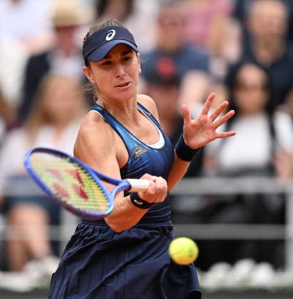 2026 French Open, Roland-Garros - Day 8 PARIS, FRANCE - MAY 31: Belinda Bencic of Switzerland in action against Elina Svitolina of Ukraine during their Women s Singles fourth round match on Day Eight of the 2026 French Open tennis tournament at the Roland-Garros Complex in Paris on May 31, 2026. Mustafa Yalcin Anadolu Paris France. Editorial use only. Please get in touch for any other usage.  Copyright: x2026xAnadoluxMustafaxYalcinx