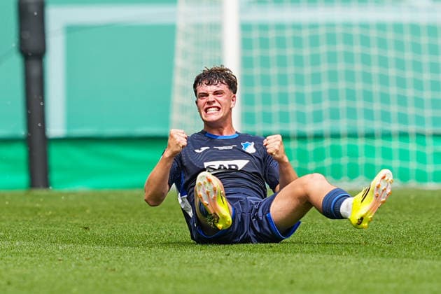 31.05.2026, xydrx, Herren, Fußball, U19 DFB-Nachwuchsliga, Finale, TSG 1899 Hoffenheim - 1.FC Köln, Saison 2025 2026, PreZero Arena: Finn Thomas Sherlock (TSG 1899 Hoffenheim U19, 3) bejubelt den Sieg im Finale DFB regulations prohibit any use of photographs as image sequences and or quasi-video. Copyright: HMBxMedia YannisxDreimann