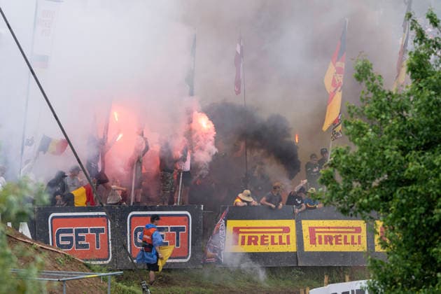 MXGP of Teutschenthal 2026 Teutschenthal, Deutschland 31. Mai 2026 Im Bild:Feuer, Rauch, Bengali, Bengalis, bengalisches Feuer, zünden, zuenden Feuerwerk, Rauchbombe, Feature, Symbol, Symbolfoto, charakteristisch, Detail, Teutschenthal Motocross Strecke Talkessel Sachsen-Anhalt Deutschland *** MXGP of Teutschenthal 2026 Teutschenthal, Germany 31 May 2026 In the picture fire, smoke, Bengali, Bengalis, Bengali fire, ignite, end fireworks, smoke bomb, feature, symbol, symbol photo, characteristic, detail, Teutschenthal motocross track valley basin Saxony Anhalt Germany