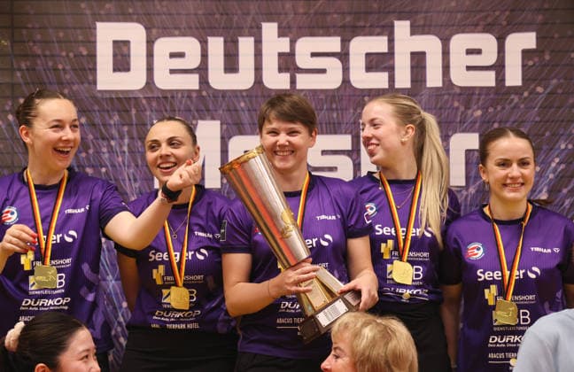 Sport Bilder des Tages Natalia Bajor, Sabina Surjan, Nina Mittelham mit Pokal, Josi Neumann, Mia Griesel, TTC Eastside Berlin jubelt und feiert die Deutsche Meisterschaft Deutscher Meister Tischtennis Finale Deutsche Meisterschaft Bundesliga Damen Saison 2025 2026 31.05.2026 ttc eastside Berlin vs TSV Dachau *** Natalia Bajor, Sabina Surjan, Nina Mittelham with trophy, Josi Neumann, Mia Griesel, TTC Eastside Berlin cheers and celebrates the German Championship German Champion Sport Table Tennis Final German Championship Bundesliga Women Season 2025 2026 31 05 2026 ttc eastside Berlin vs TSV Dachau