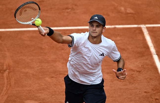 2026 French Open, Roland-Garros - Day 8 PARIS, FRANCE - MAY 31: Rafael Jodar of Spain in action against Pablo Carreno Busta (not seen) of Spain during their Men s Singles fourth round match on Day Eight of the 2026 French Open tennis tournament at the Roland-Garros Complex in Paris, France, on May 31, 2026. Burak Akbulut Anadolu Paris France. Editorial use only. Please get in touch for any other usage.  Copyright: x2026xAnadoluxBurakxAkbulutx