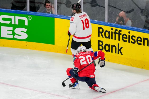 ZURICH, SWITZERLAND MAY 31 Emilio Pettersen of Norway open the scores and Norway take the lead during the 2026 IIHF Ice Hockey World Championship Switzerland Bronze medal game between Canada and Norway at Swiss Life Arena on May 31, 2026 in Zurich, Zurich Zurich Swiss Life Arena Zurich Switzerland Switzerland Copyright: xJustPictures.ch JarixPestelaccix jp-en-EuSpIm-JP6_JAR_Canada_Norway_31May2026_00015
